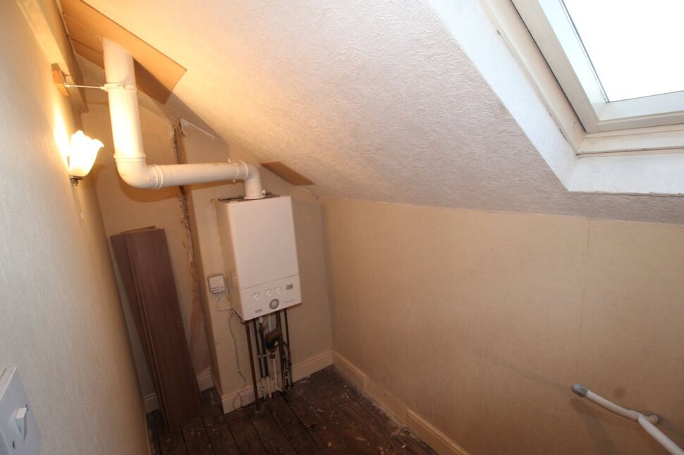 3 bedroom Mid Terrace House for sale, Wakefield Road, Rothwell, LS26