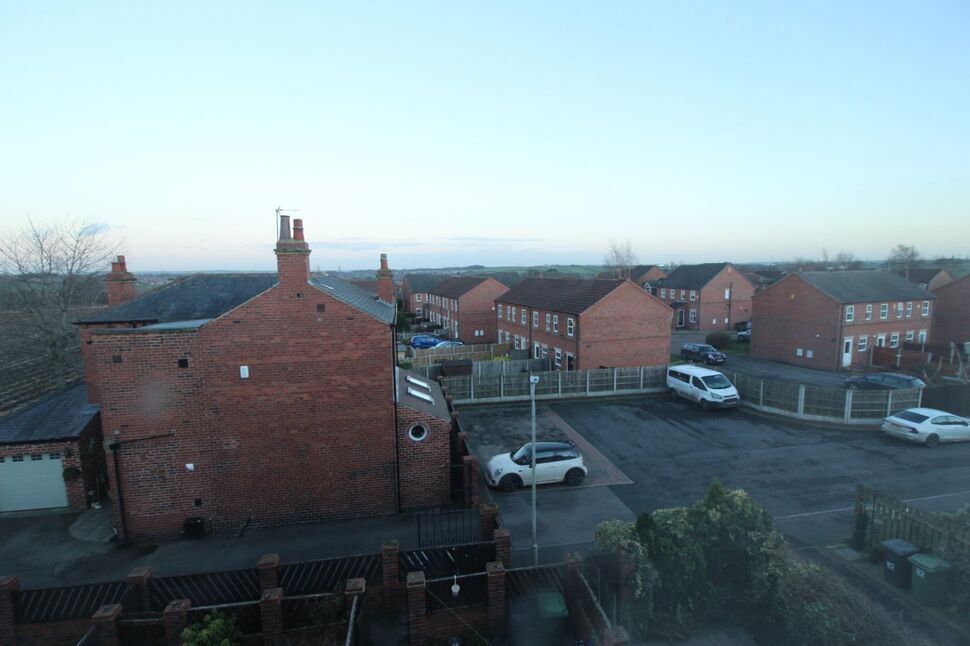 3 bedroom Mid Terrace House for sale, Wakefield Road, Rothwell, LS26