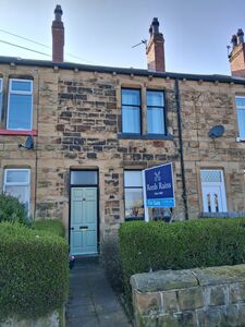 2 bedroom Mid Terrace House for sale