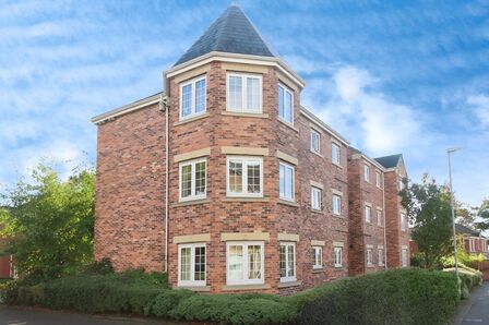 Castle Lodge Court, 2 bedroom  Flat to rent, £875 pcm