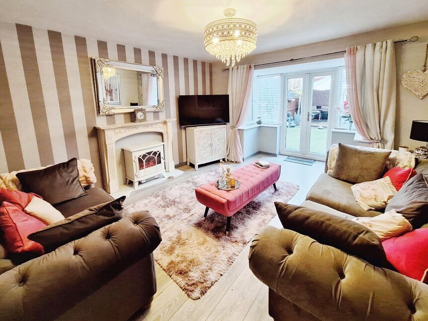 3 bedroom Mid Terrace House for sale, Park Drive, Lofthouse, WF3 £250,000