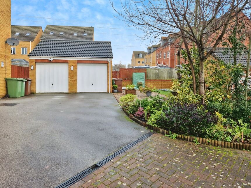 3 bedroom Mid Terrace House for sale, Park Drive, Lofthouse, WF3 £245,000