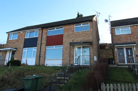 Manor Farm Gardens, 3 bedroom Semi Detached House to rent, £1,050 pcm