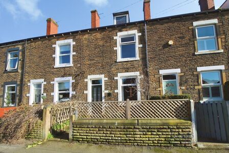 3 bedroom Mid Terrace House for sale