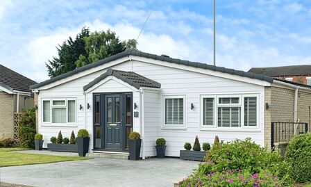 Kings Chase, 3 bedroom Detached Bungalow for sale, £425,000