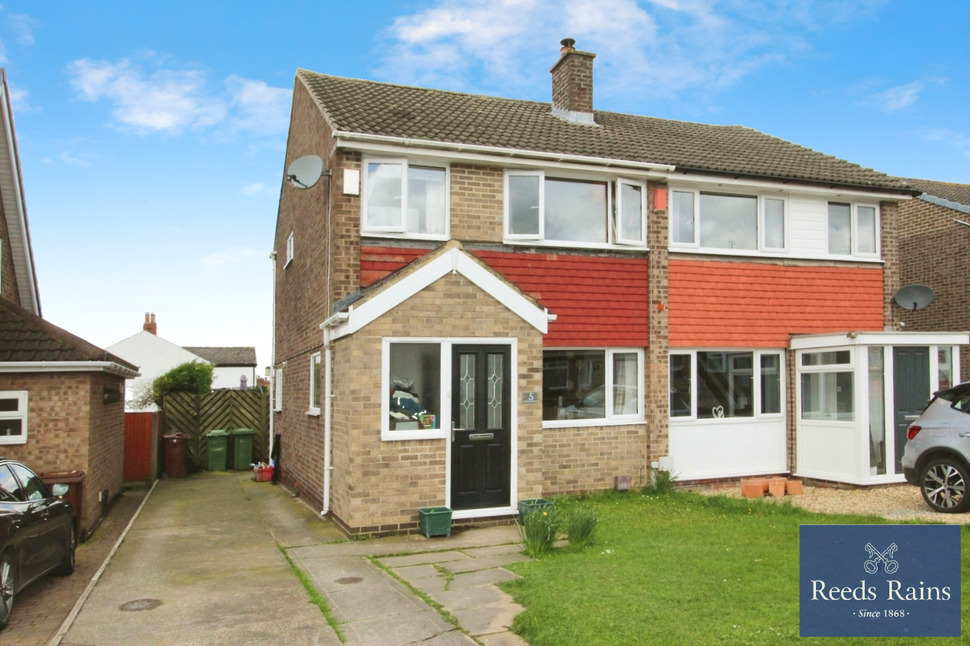 3 bedroom Semi Detached House for sale, Little Wood Crescent, Wakefield