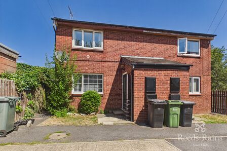 Worcester Drive, 1 bedroom Flat to rent, &pound;700 pcm