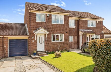 Rosewood Court, 3 bedroom Semi Detached House for sale, £235,000