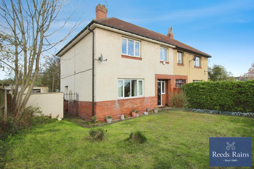 3 bedroom Semi Detached House for sale, Cotswold Road, Rothwell, LS26