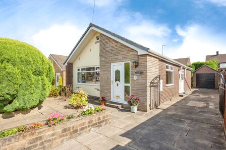 Swillington Lane, 2 bedroom Detached Bungalow for sale, £294,000