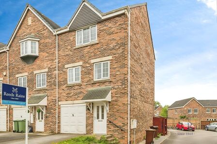 4 bedroom End Terrace House for sale