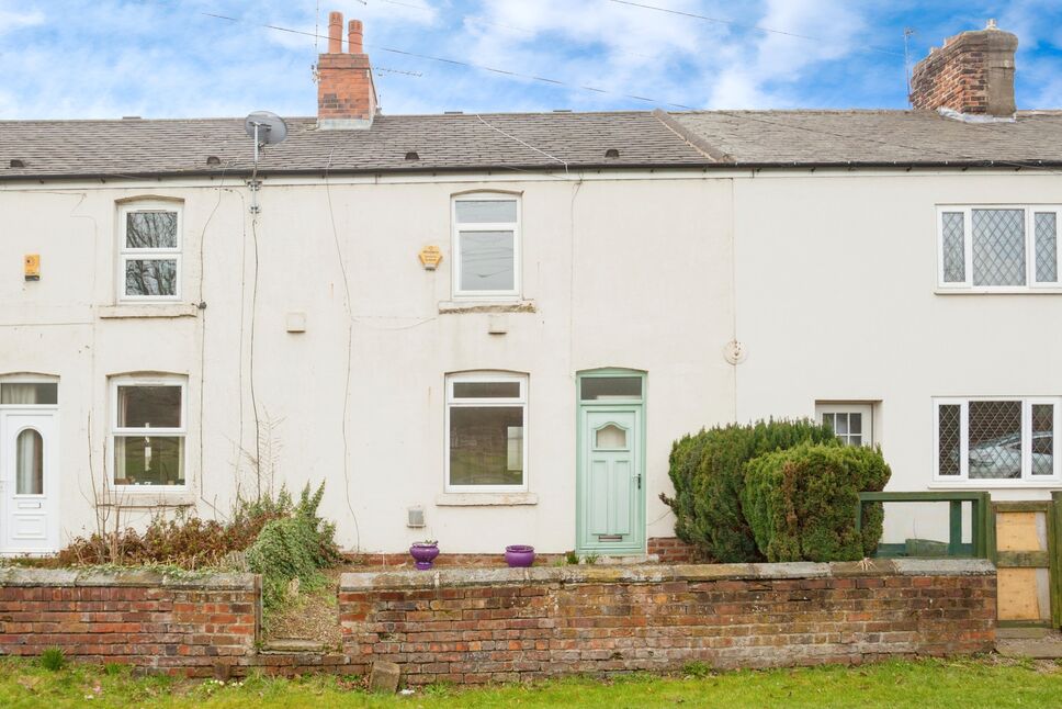 2 bedroom Mid Terrace House for sale