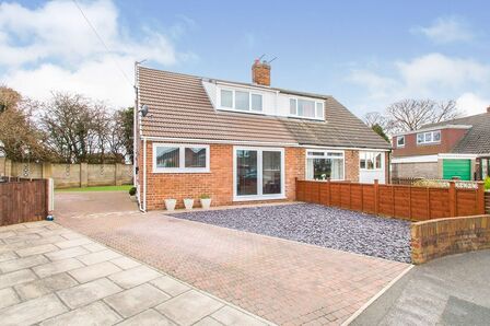 2 bedroom Semi Detached House to rent