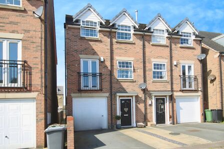 4 bedroom Semi Detached House for sale