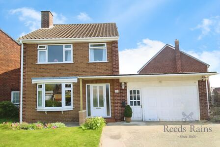 Eastfield Crescent, Detached House for sale, £345,000