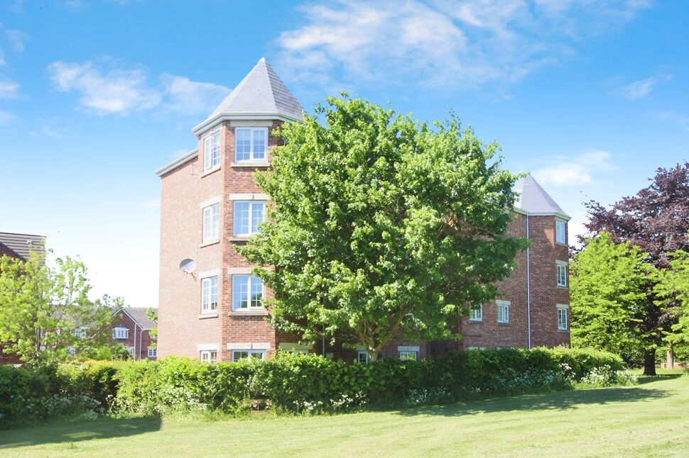 Main image of 2 bedroom Flat for sale, Castle Lodge Gardens, Rothwell, West Yorkshire, LS26