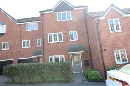 4 bedroom Mid Terrace House for sale