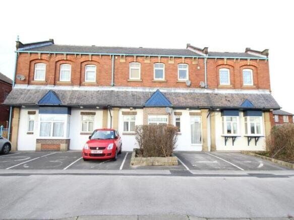 Main image of 2 bedroom Flat to rent, North Lingwell Road, Leeds, West Yorkshire, LS10