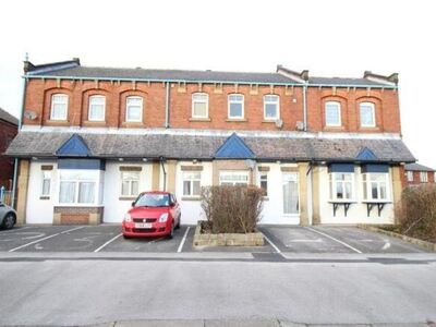 North Lingwell Road, 2 bedroom  Flat to rent, £750 pcm