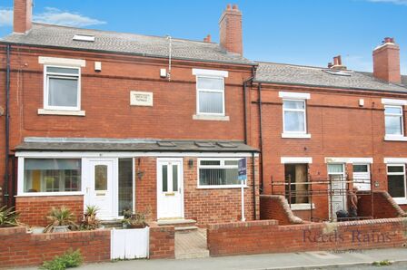 2 bedroom Mid Terrace House for sale