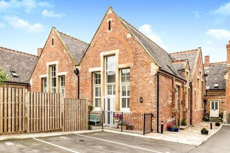 3 bedroom End Terrace House for sale