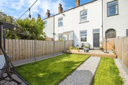 3 bedroom Mid Terrace House for sale