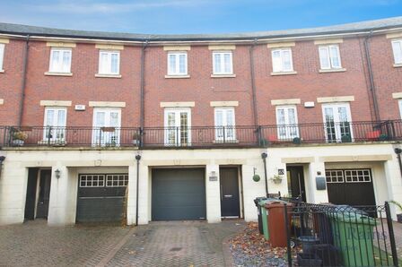 Castle Lodge Avenue, 3 bedroom Mid Terrace House for sale, £285,000