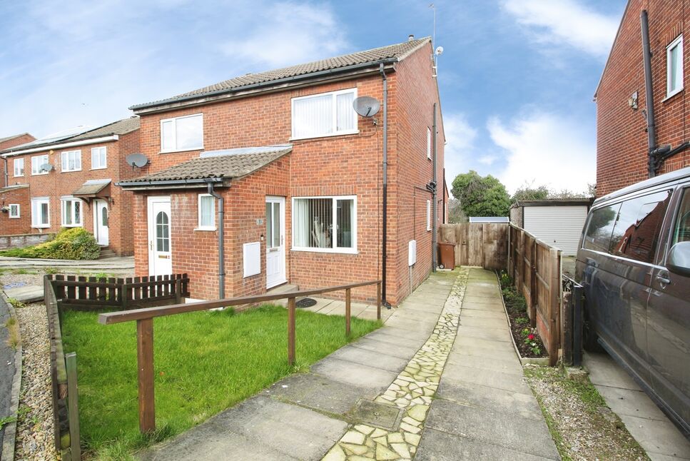 Main image of 2 bedroom Semi Detached House for sale, Middlecroft Close, Leeds, West Yorkshire, LS10