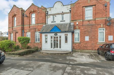 North Lingwell Road, 2 bedroom Flat to rent, &pound;725 pcm