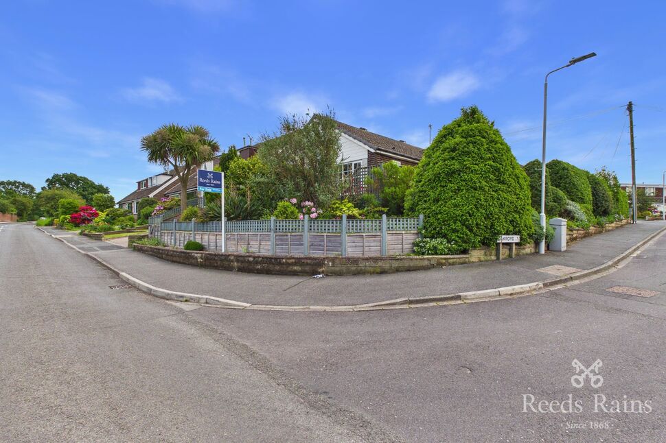 2 bedroom Detached Bungalow for sale