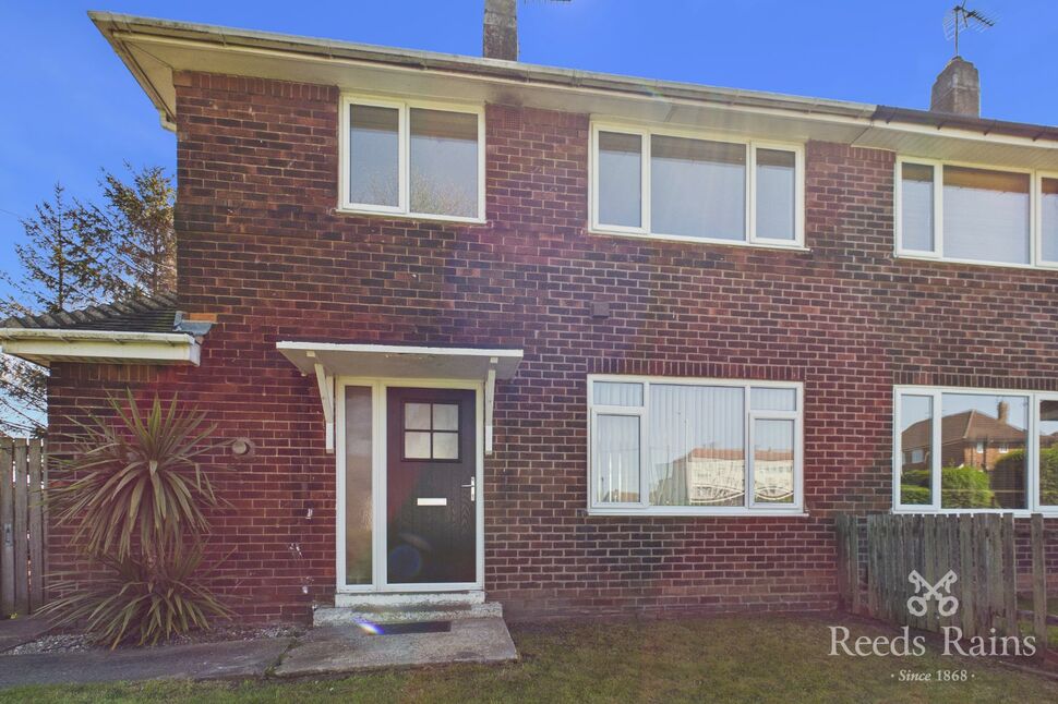 Main image of 3 bedroom Semi Detached House for sale, Nesfield View, Leeds, West Yorkshire, LS10