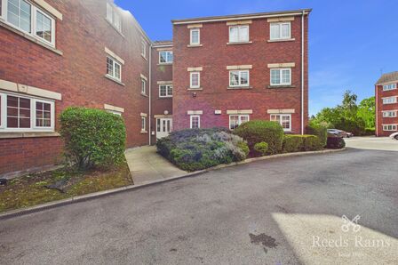 Castle Lodge Square, 2 bedroom Flat for sale, &pound;170,000