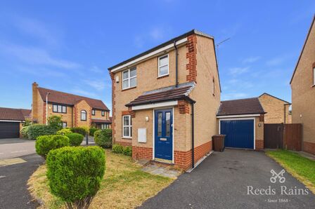 Fenton Avenue, 3 bedroom Detached House to rent, &pound;1,500 pcm