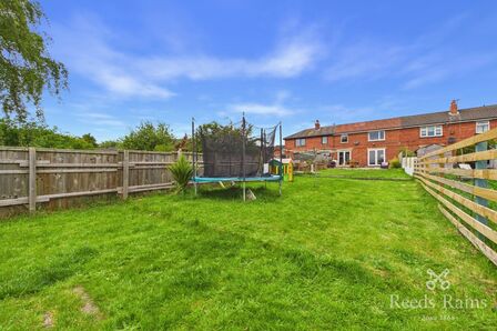 Northfield Avenue, 3 bedroom Mid Terrace House for sale, &pound;230,000