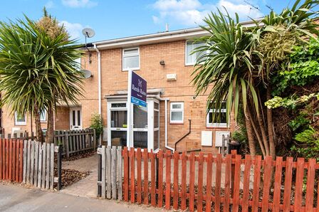 3 bedroom Mid Terrace House for sale