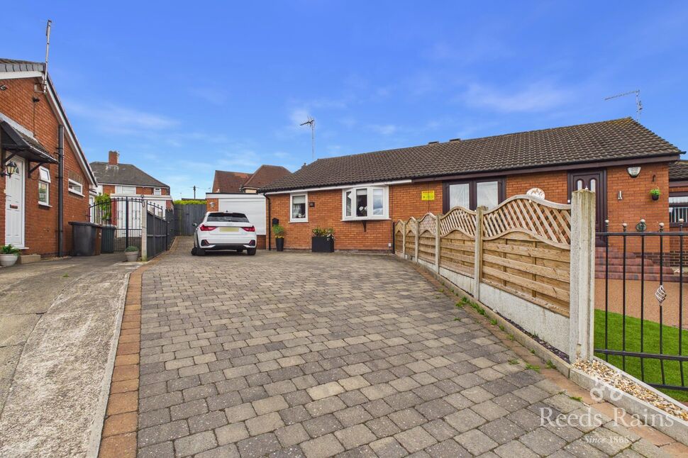 Main image of 2 bedroom Semi Detached Bungalow for sale, South Hill Rise, Leeds, West Yorkshire, LS10