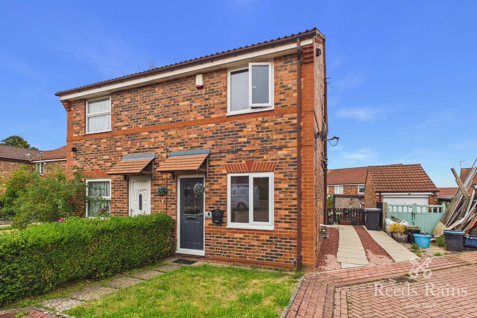 Main image of 2 bedroom Semi Detached House for sale, Dunlin Court, Leeds, West Yorkshire, LS10