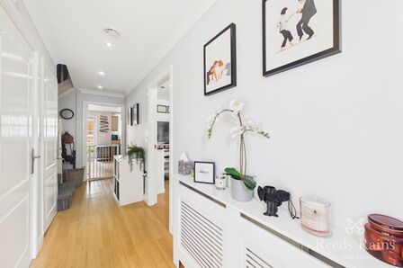 4 bedroom Semi Detached House for sale