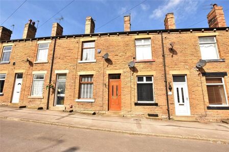 3 bedroom Mid Terrace House to rent
