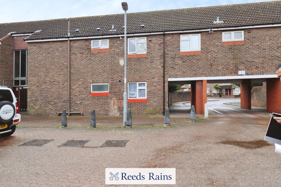 Main image of 1 bedroom Flat for sale, Nash Road, Romford, RM6