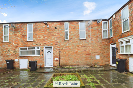 3 bedroom Mid Terrace House to rent