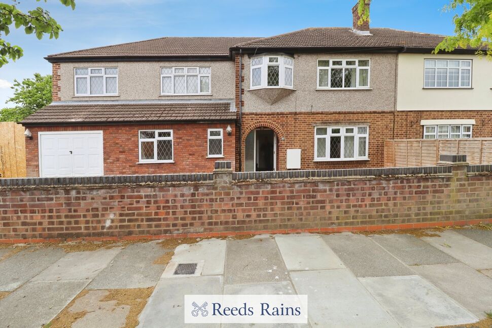 Main image of 5 bedroom Semi Detached House to rent, Moray Way, Romford, RM1