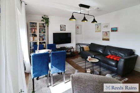 Lindfield Road, 3 bedroom Detached Flat for sale, £275,000