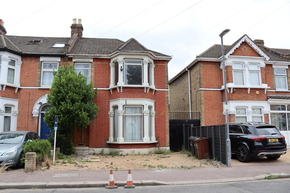 Main image of 3 bedroom Semi Detached House to rent, Dunkeld Road, Dagenham, RM8
