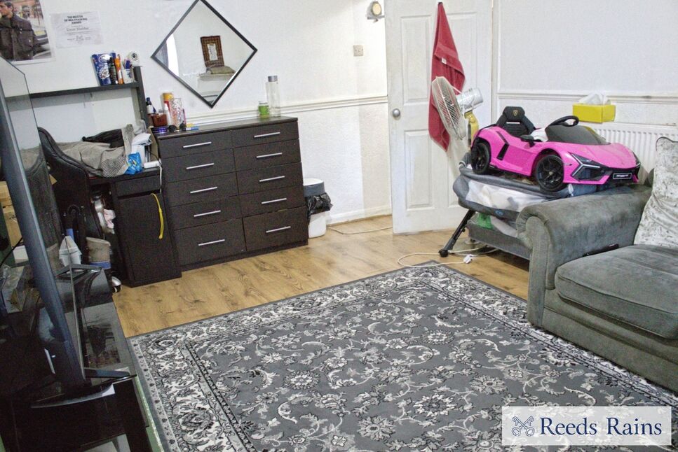 Main image of 2 bedroom Semi Detached Flat to rent, Eastern Avenue East, Romford, RM1