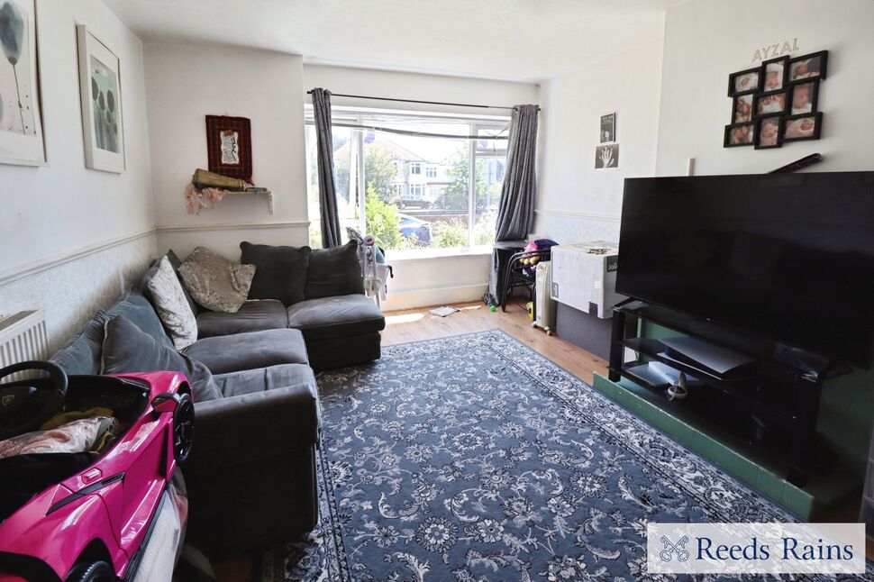 Main image of 2 bedroom Semi Detached Flat to rent, Eastern Avenue East, Romford, RM1