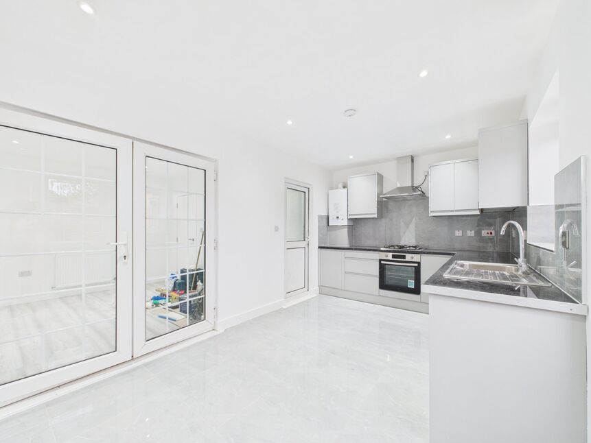 Main image of 4 bedroom House to rent, Stoke Road, Rainham, RM13