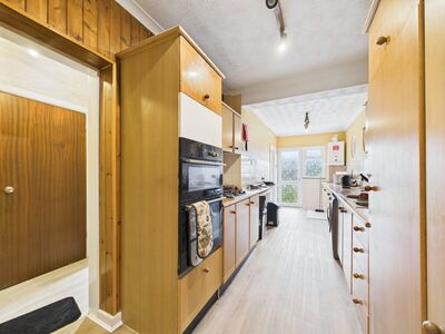 Pettits Lane, 6 bedroom Semi Detached House to rent, £3,250 pcm