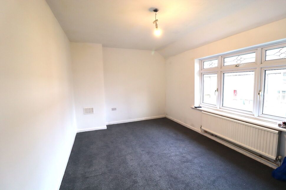 2 bedroom Mid Terrace House to rent