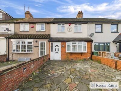 Straight Road, 3 bedroom Mid Terrace House to rent, £2,100 pcm